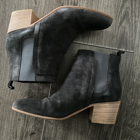 VINCE suede ankle booties gray Sz 6 - Picture 4 of 7